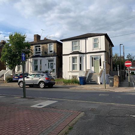 Amazing En-Suite Apartment In Finchley Central لندن المظهر الخارجي الصورة