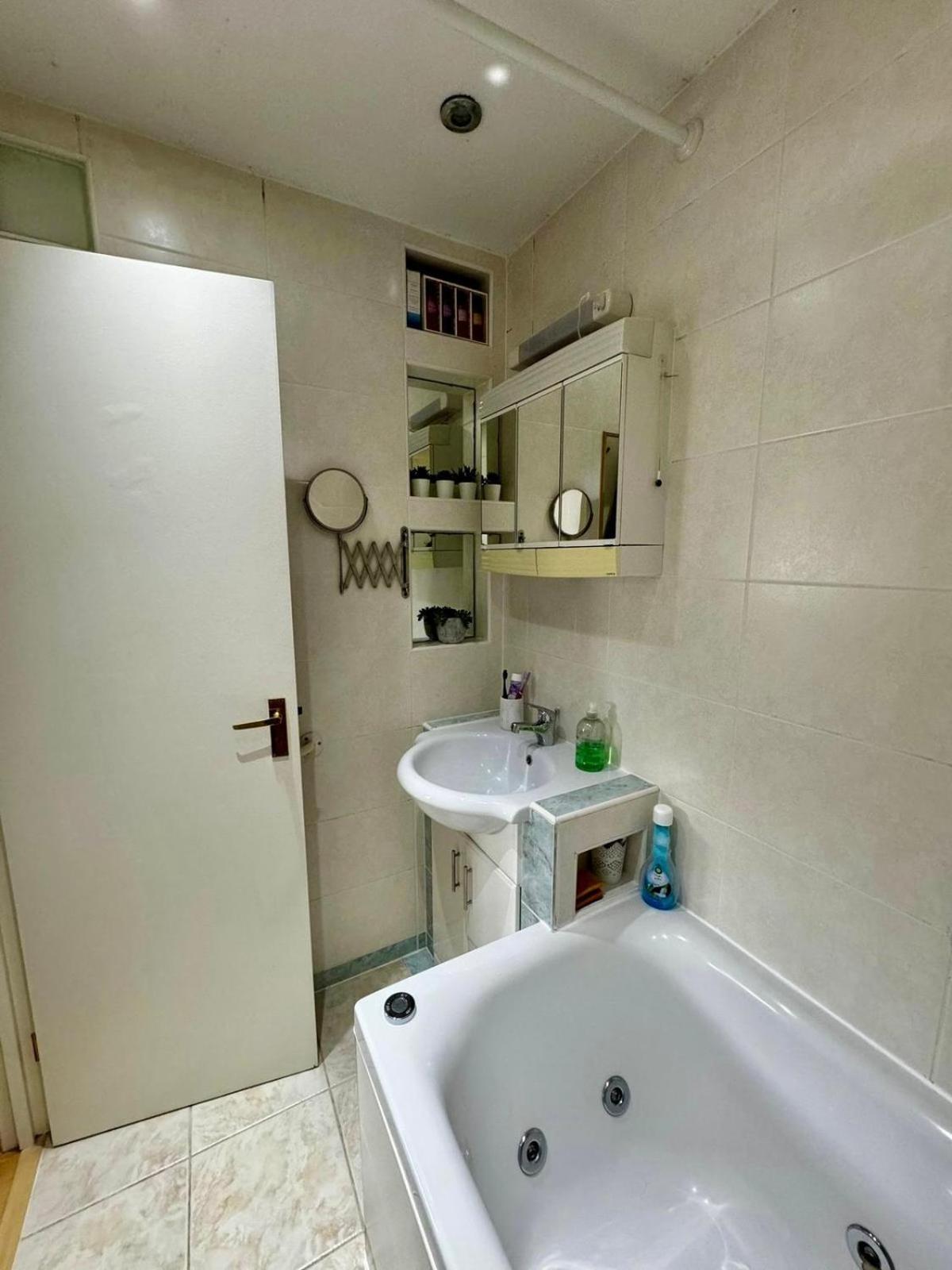 Amazing En-Suite Apartment In Finchley Central لندن المظهر الخارجي الصورة