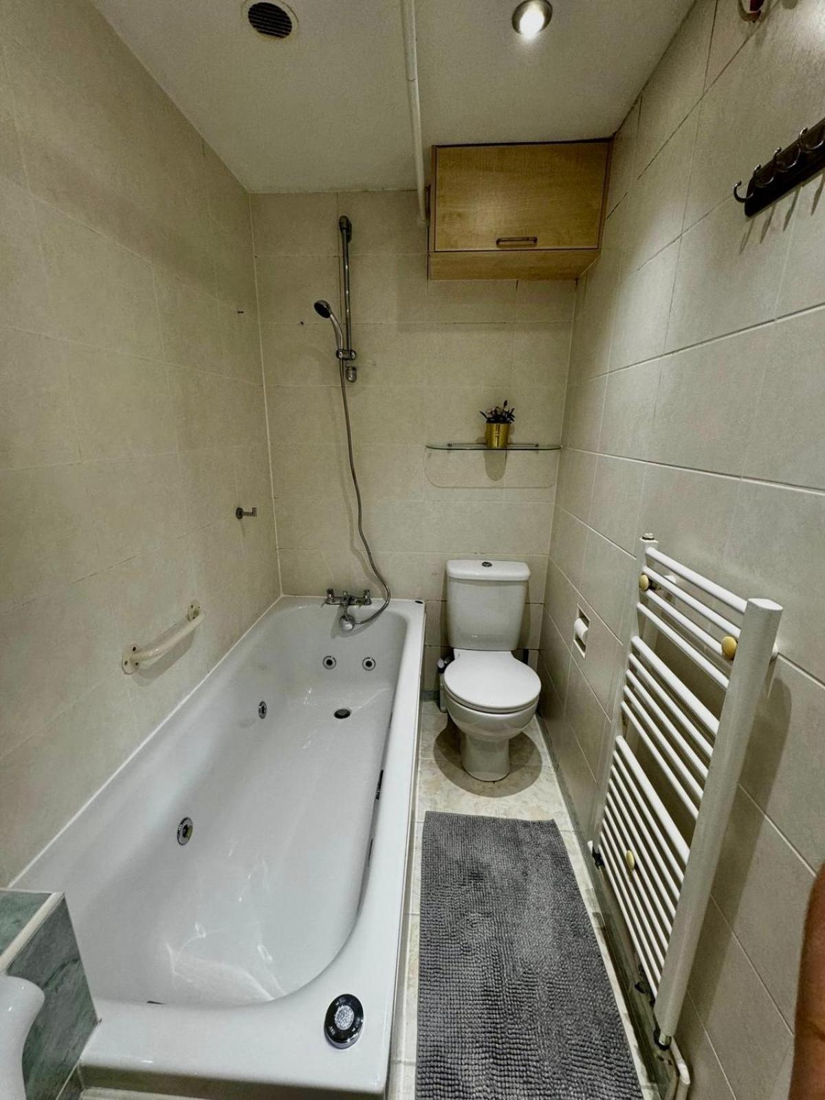 Amazing En-Suite Apartment In Finchley Central لندن المظهر الخارجي الصورة