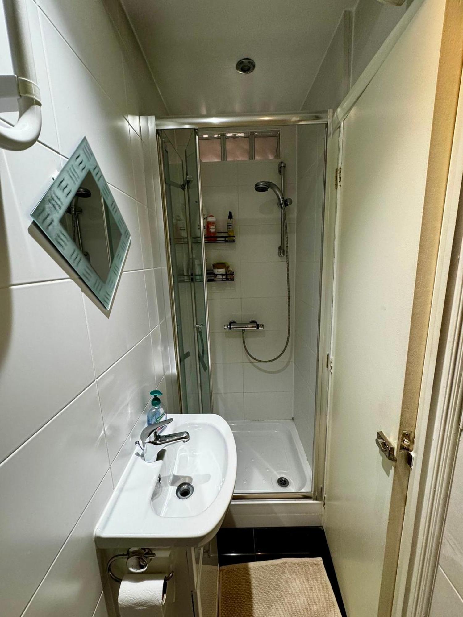 Amazing En-Suite Apartment In Finchley Central لندن المظهر الخارجي الصورة