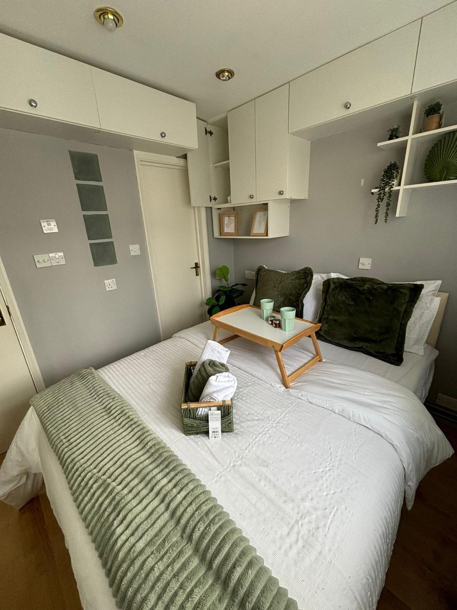 Amazing En-Suite Apartment In Finchley Central لندن المظهر الخارجي الصورة