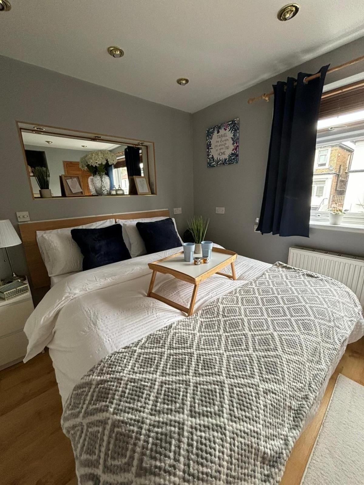 Amazing En-Suite Apartment In Finchley Central لندن المظهر الخارجي الصورة