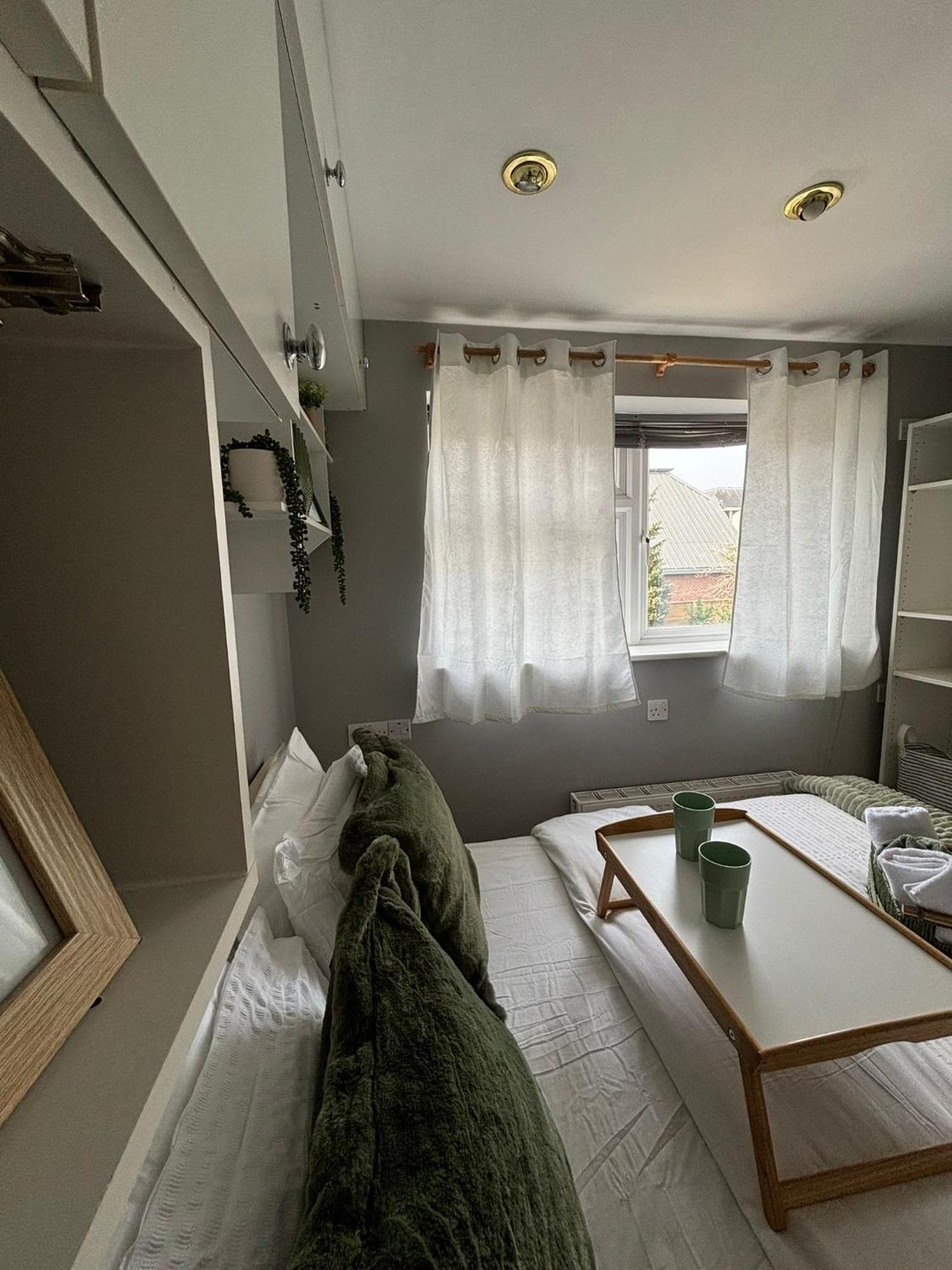 Amazing En-Suite Apartment In Finchley Central لندن المظهر الخارجي الصورة