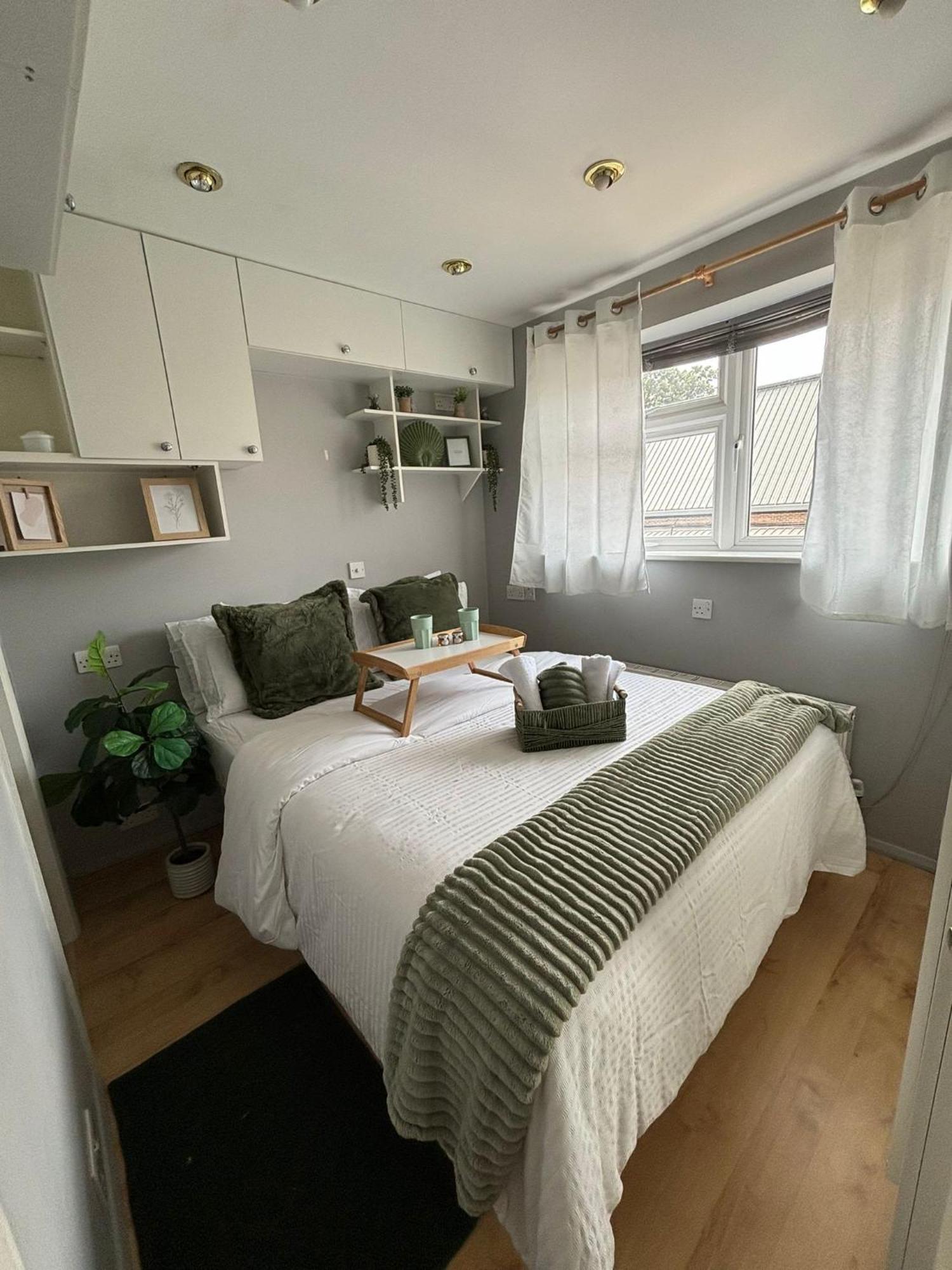 Amazing En-Suite Apartment In Finchley Central لندن المظهر الخارجي الصورة